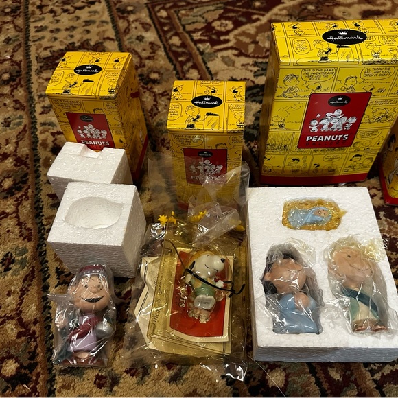Peanuts Gallery Limited Edition Manger Set by Hallmark - Picture 3 of 6